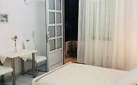 Central Studio 1